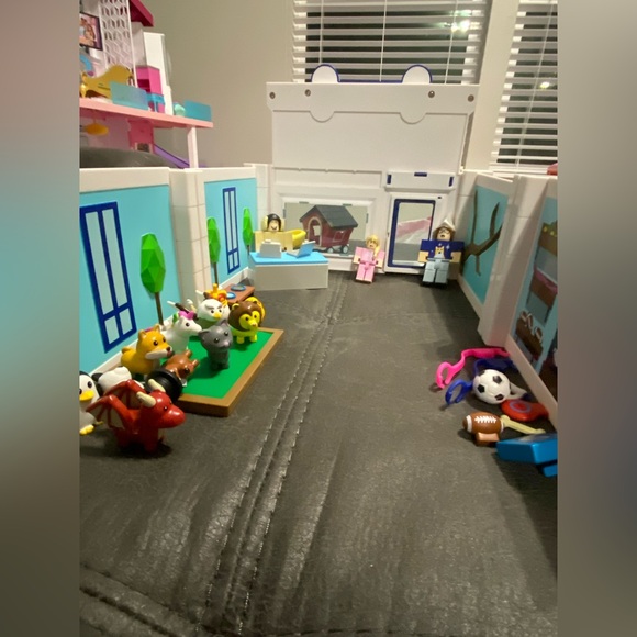 Adopt me Roblox Pet shop - Picture 2 of 6